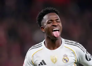 وینیسیوس هواداران حریف را دیوانه کرد! (عکس)