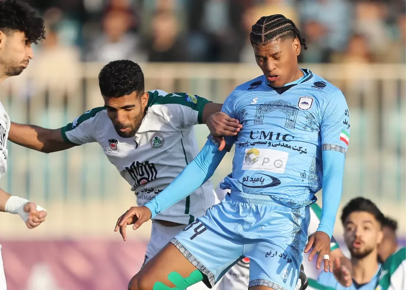 تساوی بدون گل چادرملو و ذوبآهن در نیمه اول