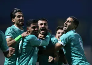 کری‌خوانی پیکانی‌ها بعد از فتح سیرجان (عکس)