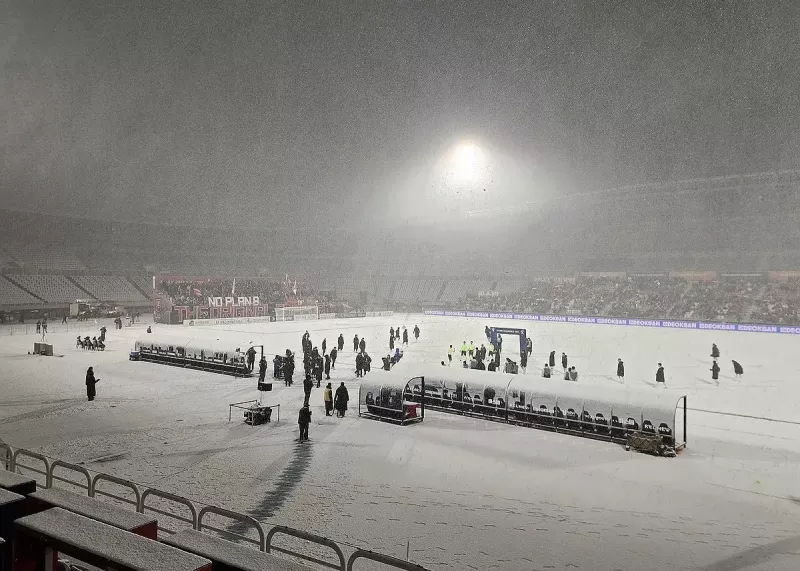 برف بی‌سابقه فوتبال کره جنوبی را تعطیل کرد!