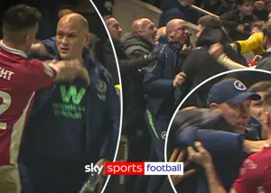 بزن بزن بازیکنان و نیمکت‌ها در انگلیس!