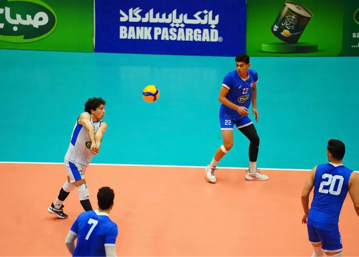 سپاهان- استقلال: اول والیبال، بعد فوتبال! ‌