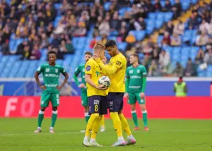 محبی ژست پیروزی گرفت (عکس)