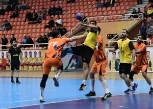 اولین باخت سپاهان، صدر جدول نارنجی شد