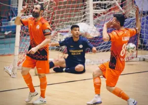 شعار تند تبریزیها علیه سرمربی در حمایت از کاپیتان!