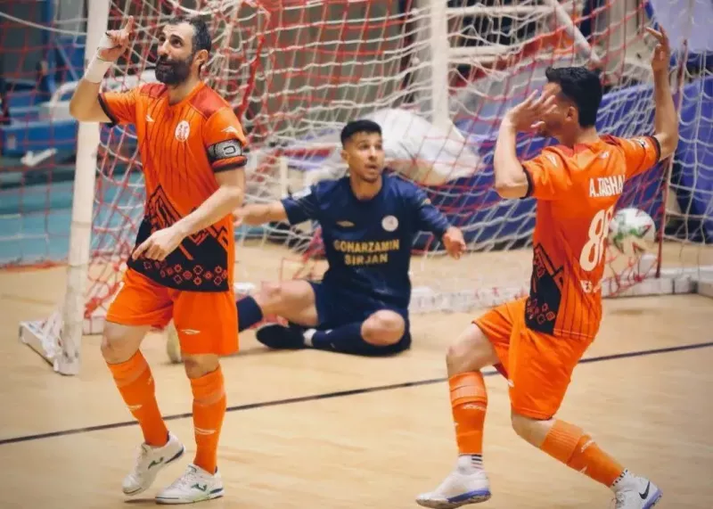 شعار تند تبریزی‌ها علیه سرمربی در حمایت از کاپیتان!