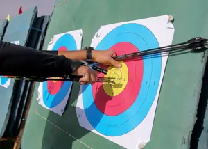 سه کرسی آسیایی برای تیراندازی با کمان ایران