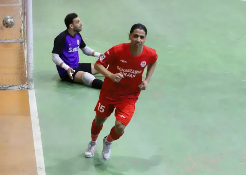 سایز ۴۲: کفش طلای فوتسال سفارش داده شد