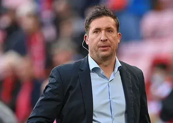 جراحی اسطوره لیورپول به دلیل سرطان