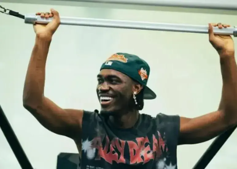 تحقیقات از فوتبالیست لیگ برتری به خاطر گاز خنده