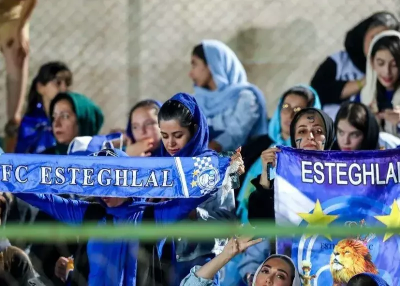 کادوی استقلال به هواداران به مناسبت روز زن