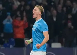 ناپولی ۲-۱ یووه: هویلوند بانوی پیر را به ته دره فرستاد