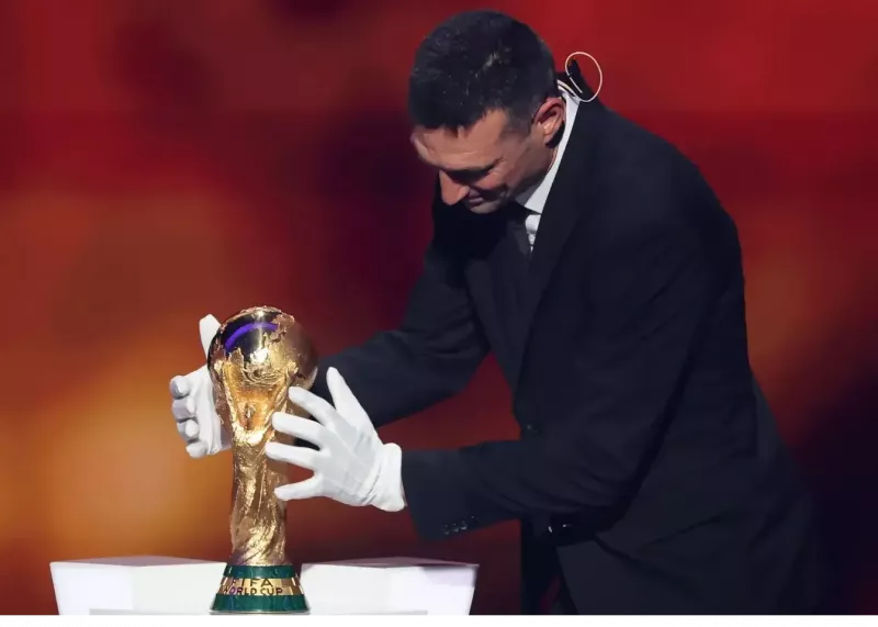 عذرخواهی فیفا از اسکالونی به خاطر دستکش!