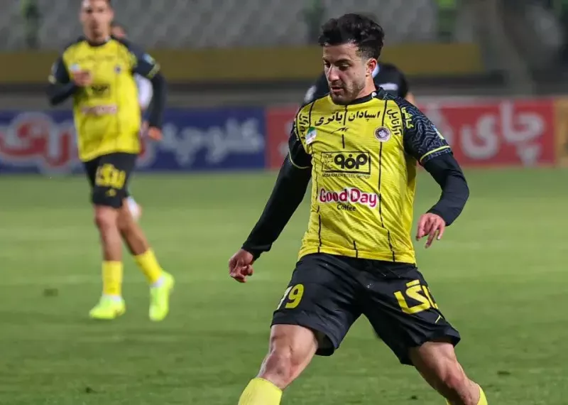 یک نفر در همه جای زمین سپاهان! (عکس)