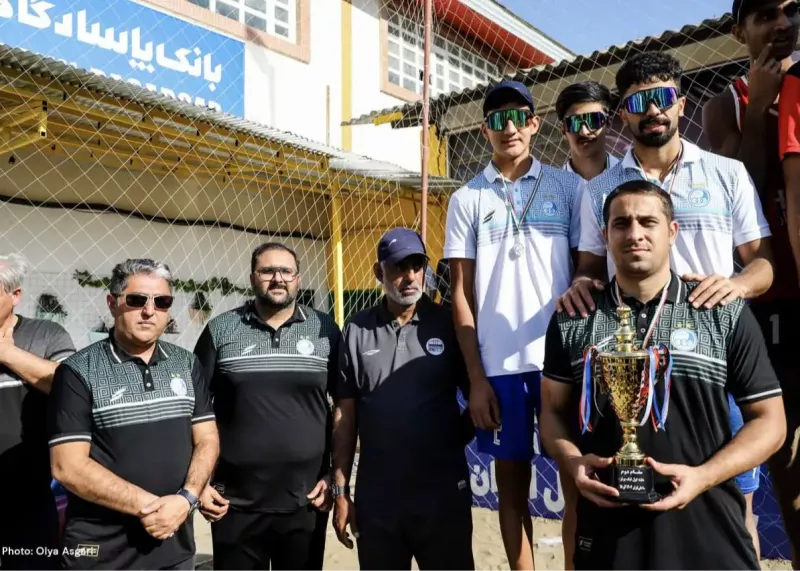 استقلال میزبان است و به دنبال قهرمانی