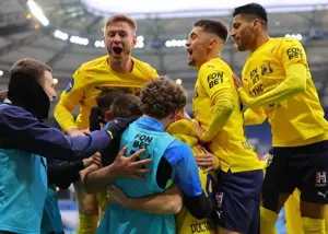 محبی قبل از تعطیلات جشن گرفت (عکس)