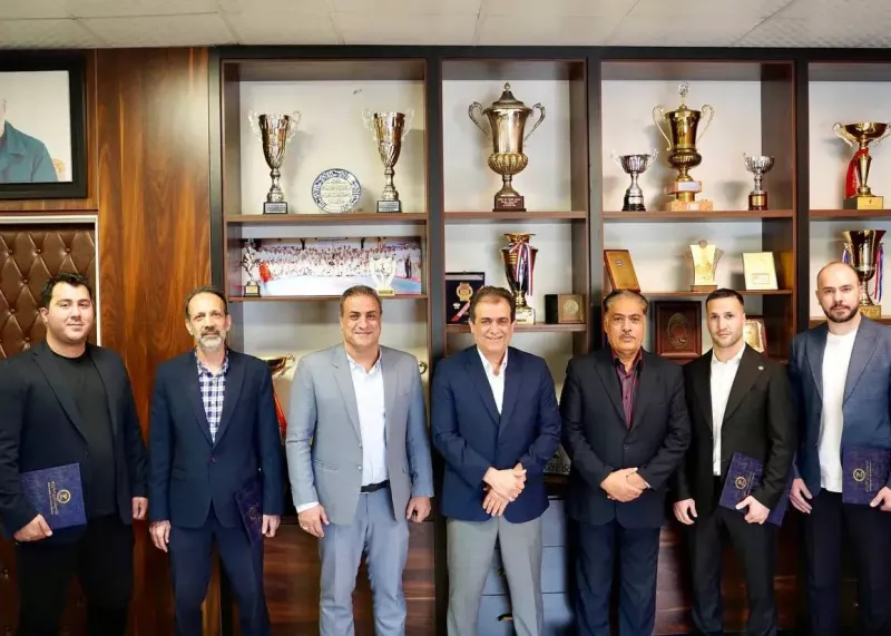 سرمربی و سابق فعلی کاراته در یک قاب!