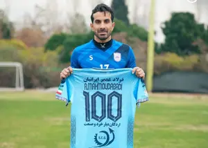 اهدای پیراهن شماره یکصد به ستاره چادرملو