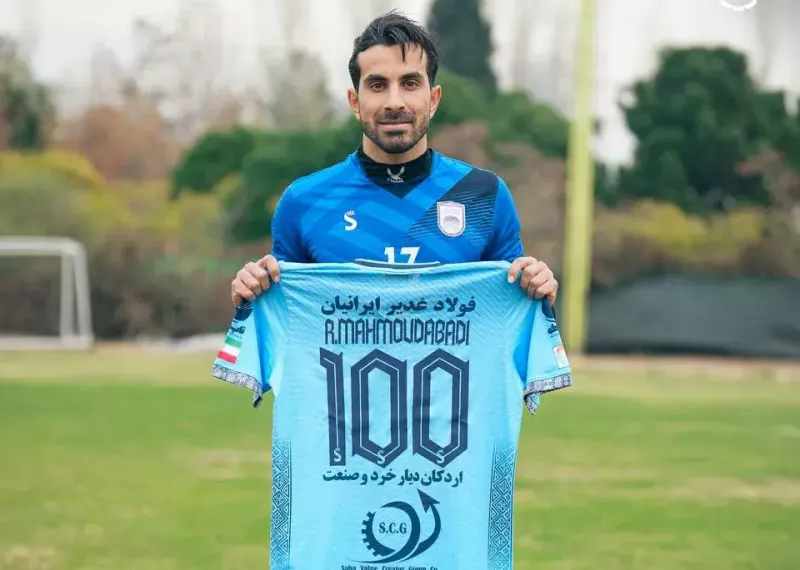 اهدای پیراهن شماره یکصد به ستاره چادرملو