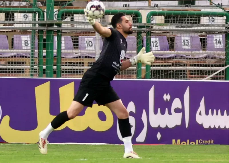 دبل سیو پارسا علیه ستارههای تراکتور