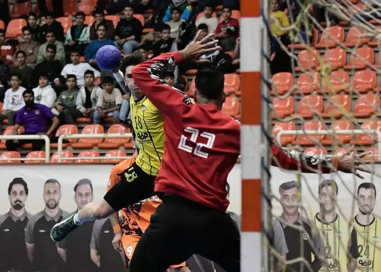 نبرد جذاب استقلال و سپاهان در کازرون