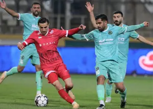 اعتراض پیکان: جوراب پاره شد، داور پنالتی نگرفت