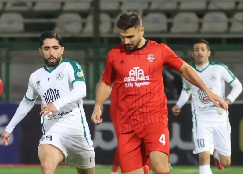 ادعای ذوب‌آهن: مدافع تراکتور از اخراج گریخت (عکس)