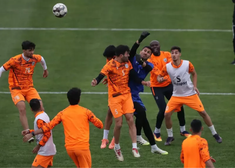 چادرملو رتبه استقلال را هدف قرار داد