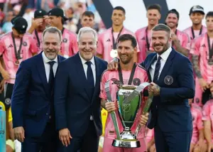 بزرگ‌ترین مجسمه مسی با دکمه افتتاح می‌شود!