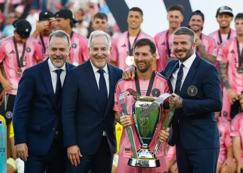 بزرگترین مجسمه مسی با دکمه افتتاح میشود!