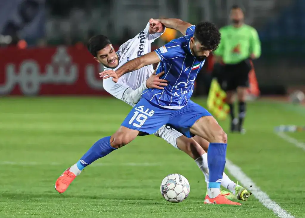 فرار فلاح و استقلال از یک پنالتی جنجالی