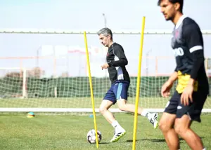 جباری برای موفقیت مس پا به توپ شد(عکس)