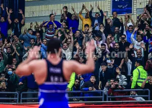 حرارت بالای سالن کشتی با بازگشت شیرشاه(عکس)