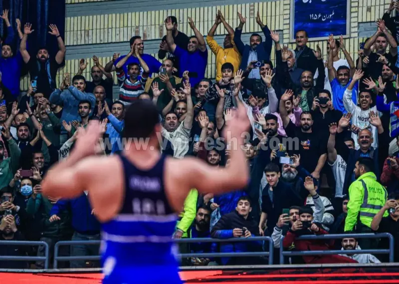 حرارت بالای سالن کشتی با بازگشت شیرشاه(عکس)