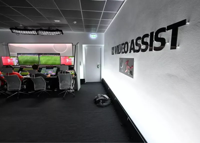 VAR از زیرزمین به زیر نور میآید!