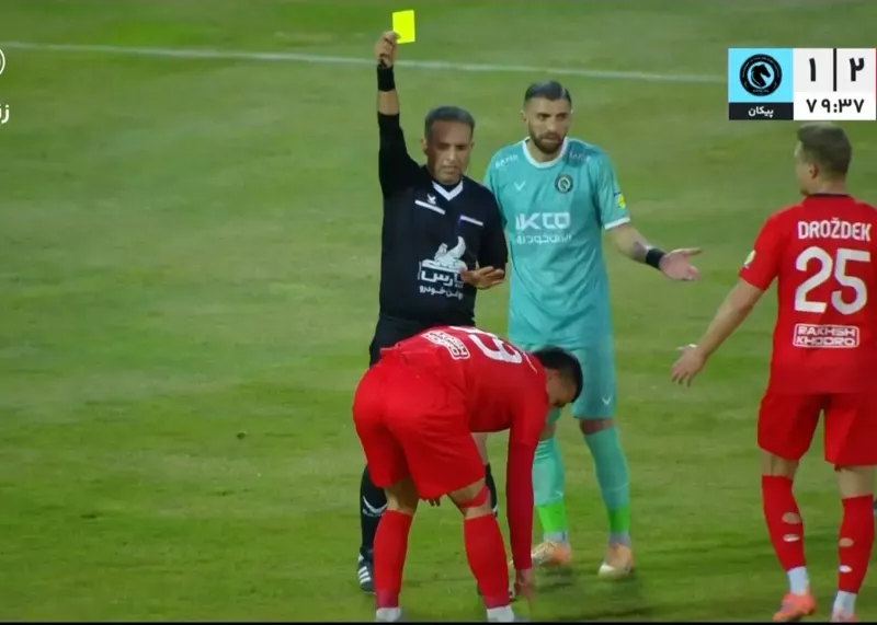 دبل حسین زاده با کارت زرد عوض شد (عکس)