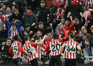 خشنترین دربی دنیا به سود گربههای سیاه