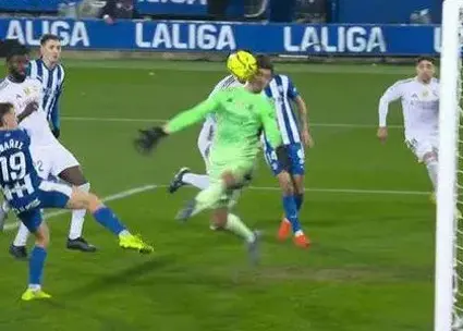 سیو با صورت از کارآگاه گجتِ رئال مادرید (عکس)