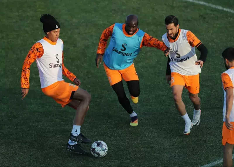 چادرملو روند خوب برابر آبیها را ادامه میدهد