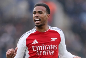 خون جلوی چشم مدافع مصدوم آرسنال را گرفت!