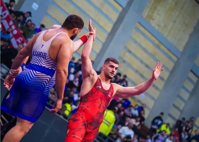 دو راهی بزرگ جلوی پای ستاره کشتی ایران