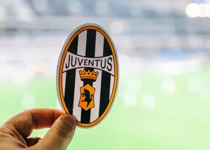 یووه به تتر فروخته نشد، سهامش جهش کرد!