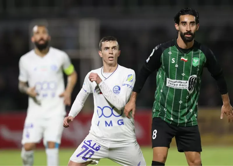 واکنش آسانی به پرتاب نوشابه به سمت خودش!