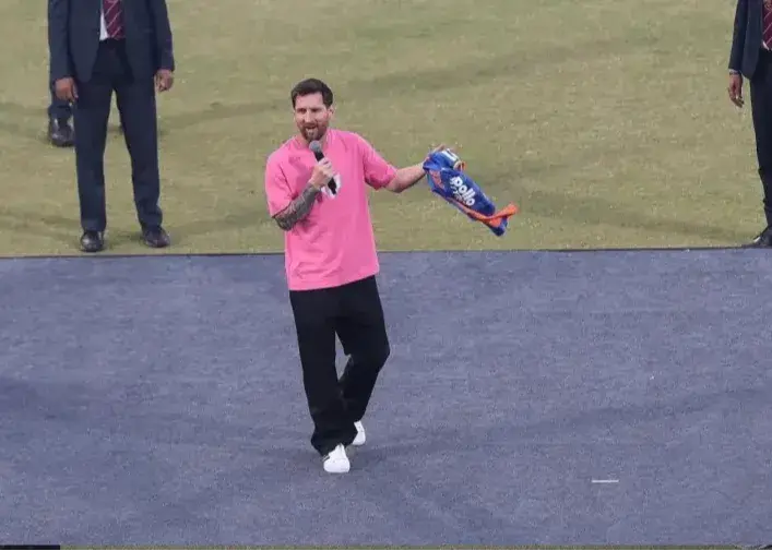 یک میلیارد و چهارصد میلیون تومان برای عکس با مسی!