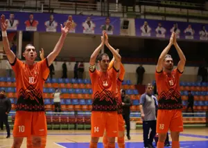 مربی مطرح فوتسال روی لبه تیغ