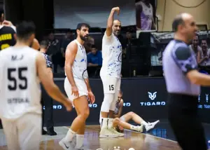 کتف بازیکن استقلال در رفت و دوباره بازی کرد!