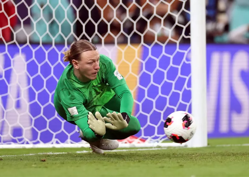 گرفتن 4 پنالتی پیاپی: سافونوف فینال جهان را بلعید