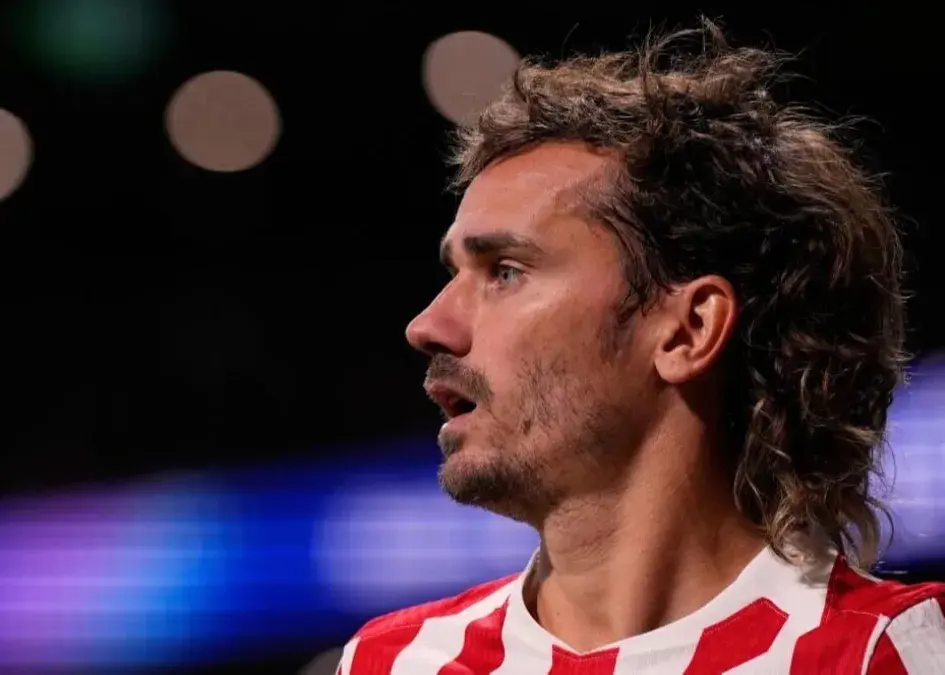 اعتراض بی‌سابقه گریزمان: چمن‌مان مشکل دارد!