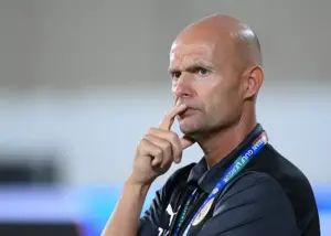 جانشین احتمالی مورایس، مربی نام آشنای هلندی