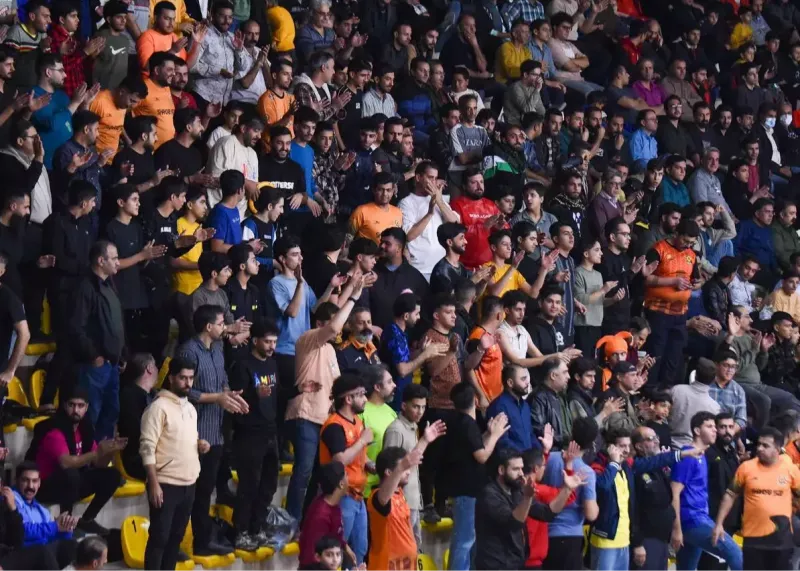 سنگ تمام زنان یزدی برای بازی بزرگ والیبال‌